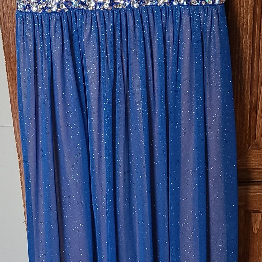 Banquet Dress - Picture 3 of 4